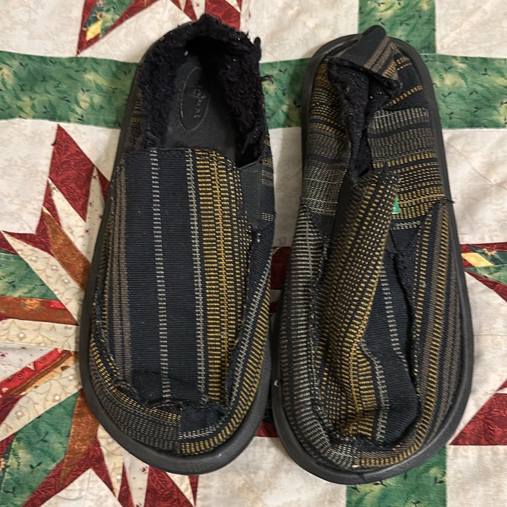 Multiple Pairs Of Sanuk And One Pair Of Tom’s Des… - image 5